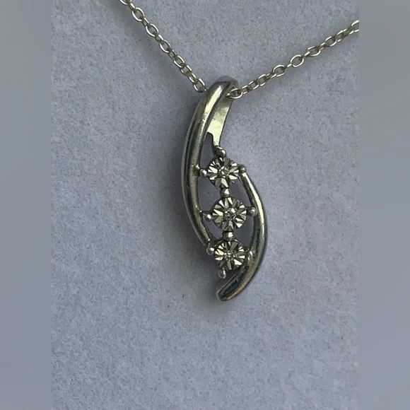 Silver diamond pendant - Picture 3 of 4